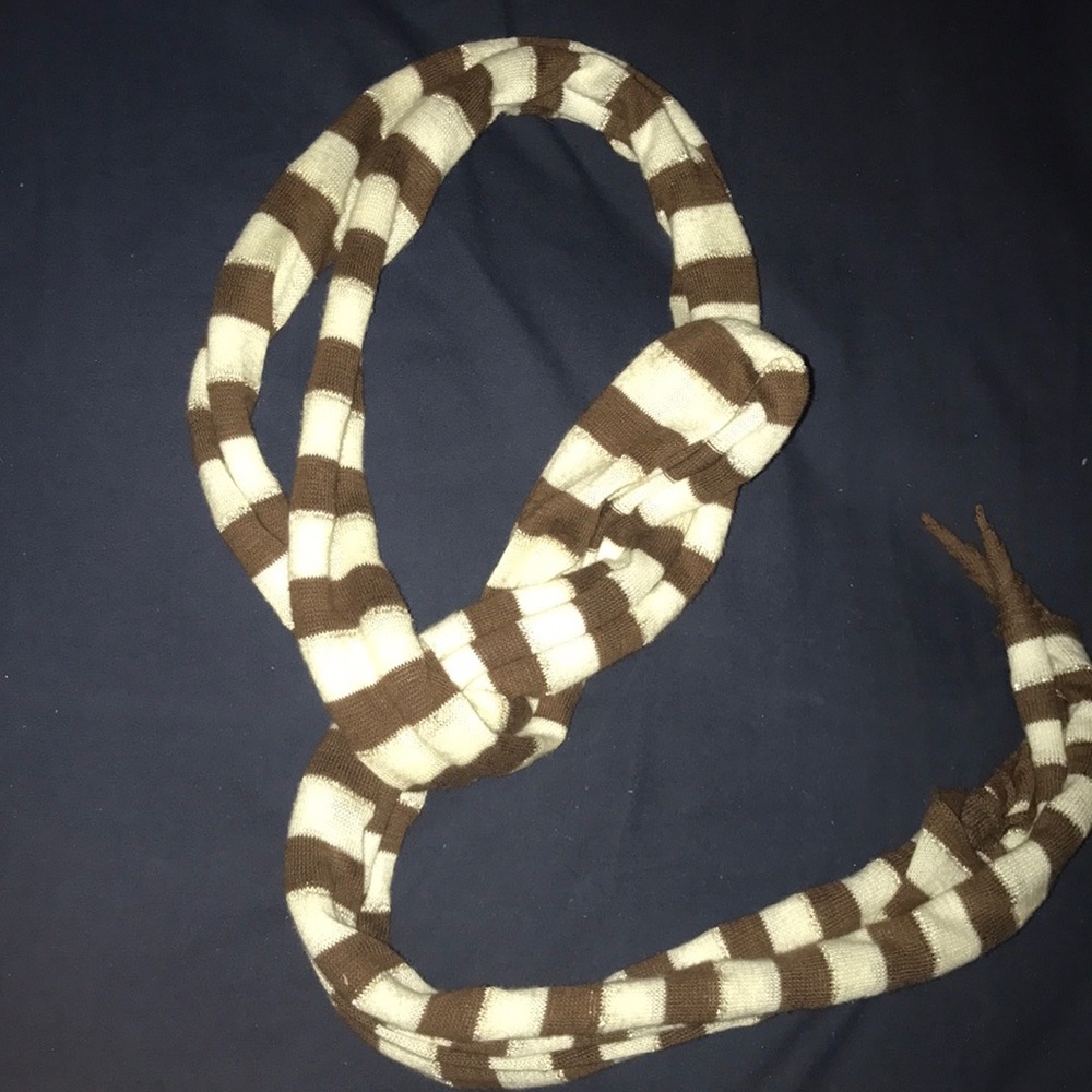 American Eagle scarf